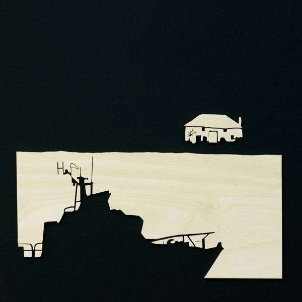 - a Sculpture by Rob Braybrooks, measuring 25 x 25 cm (H x W) £240