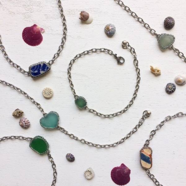 - a by Hannah Marshall Jewellery, measuring 2 x 2 cm (H x W) £26