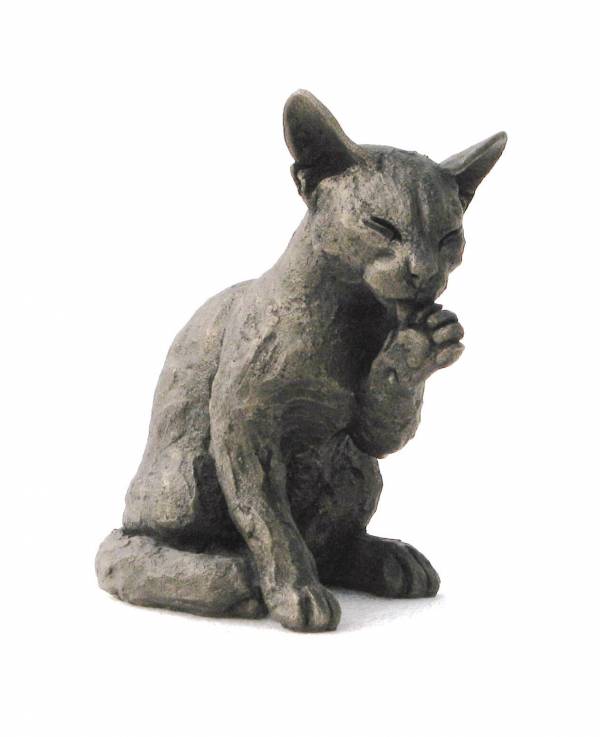 - a Sculpture by Suzie Marsh, measuring 15 x 11 cm (H x W) £85