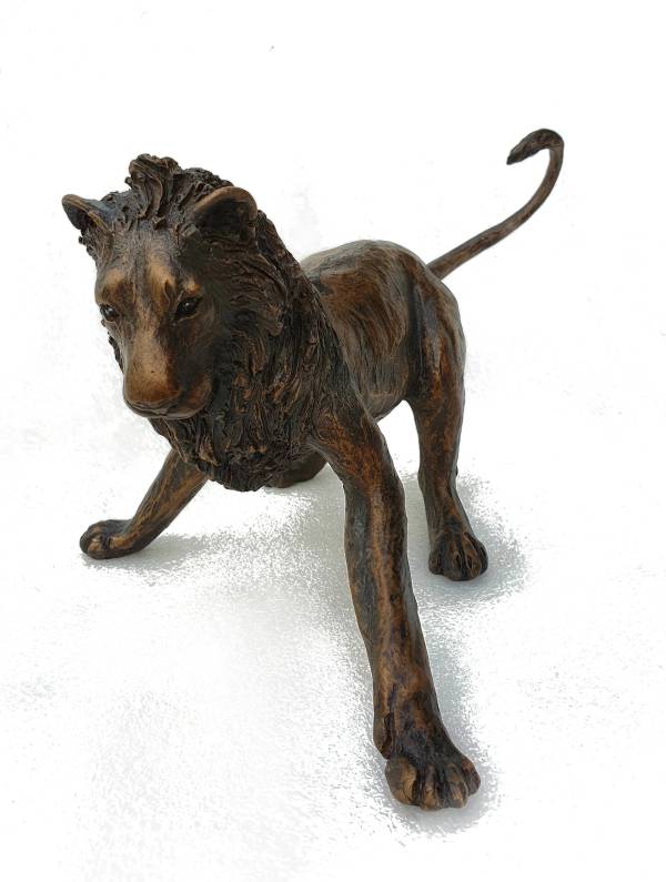 - a Sculpture by Suzie Marsh, measuring 17 x 29 cm (H x W) £180