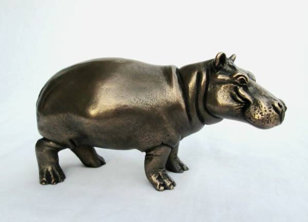 - a Sculpture by Suzie Marsh, measuring 10 x 19 cm (H x W) £95