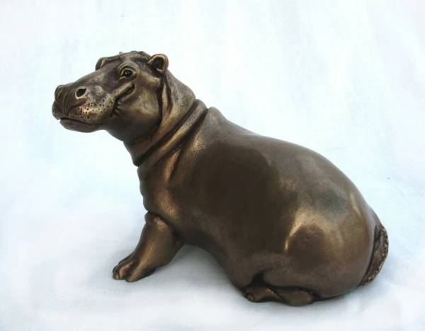 - a Sculpture by Suzie Marsh, measuring 11 x 15 cm (H x W) £95