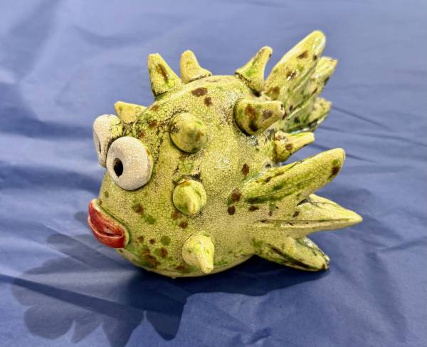- a Ceramic by Heather Hunt, measuring 9 x 14 cm (H x W) £35